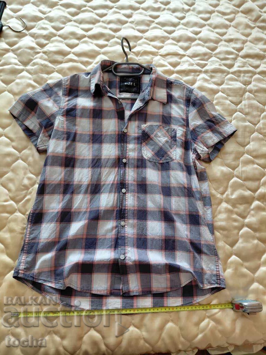 Men's shirt, size 9