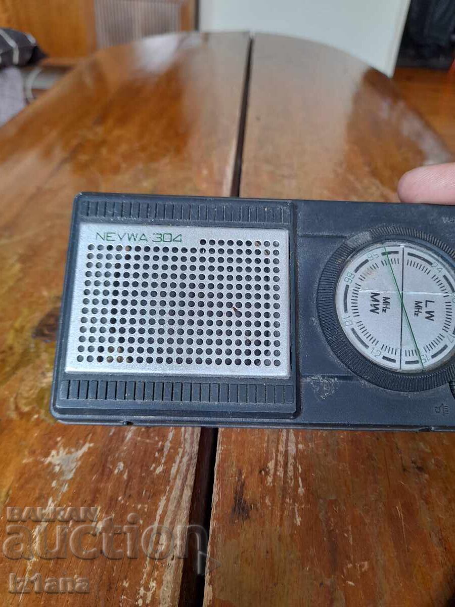 Radio vechi, receptor radio Neywa 304, Tento cu preț € 16.00 | 31.29 BGN Radio vechi, receptor radio Neywa 304, Tento cu preț € 16.00 | 31.29 BGN