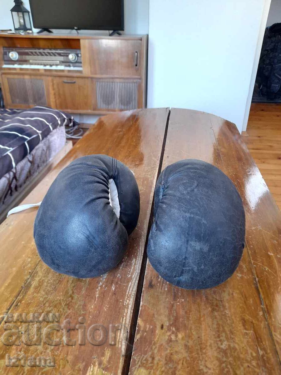 Old boxing gloves Old boxing gloves