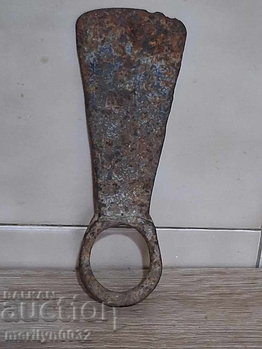 Sapă veche, lamă din fier forjat
