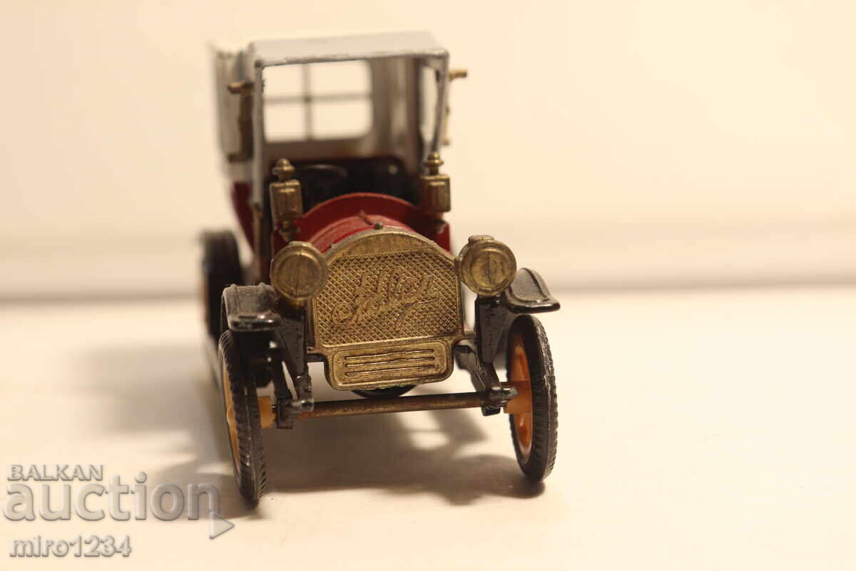 Licitație MODEL AUTO FORD 1/43 ZISS JUCĂRIE MODEL RETRO Licitație MODEL AUTO FORD 1/43 ZISS JUCĂRIE MODEL RETRO