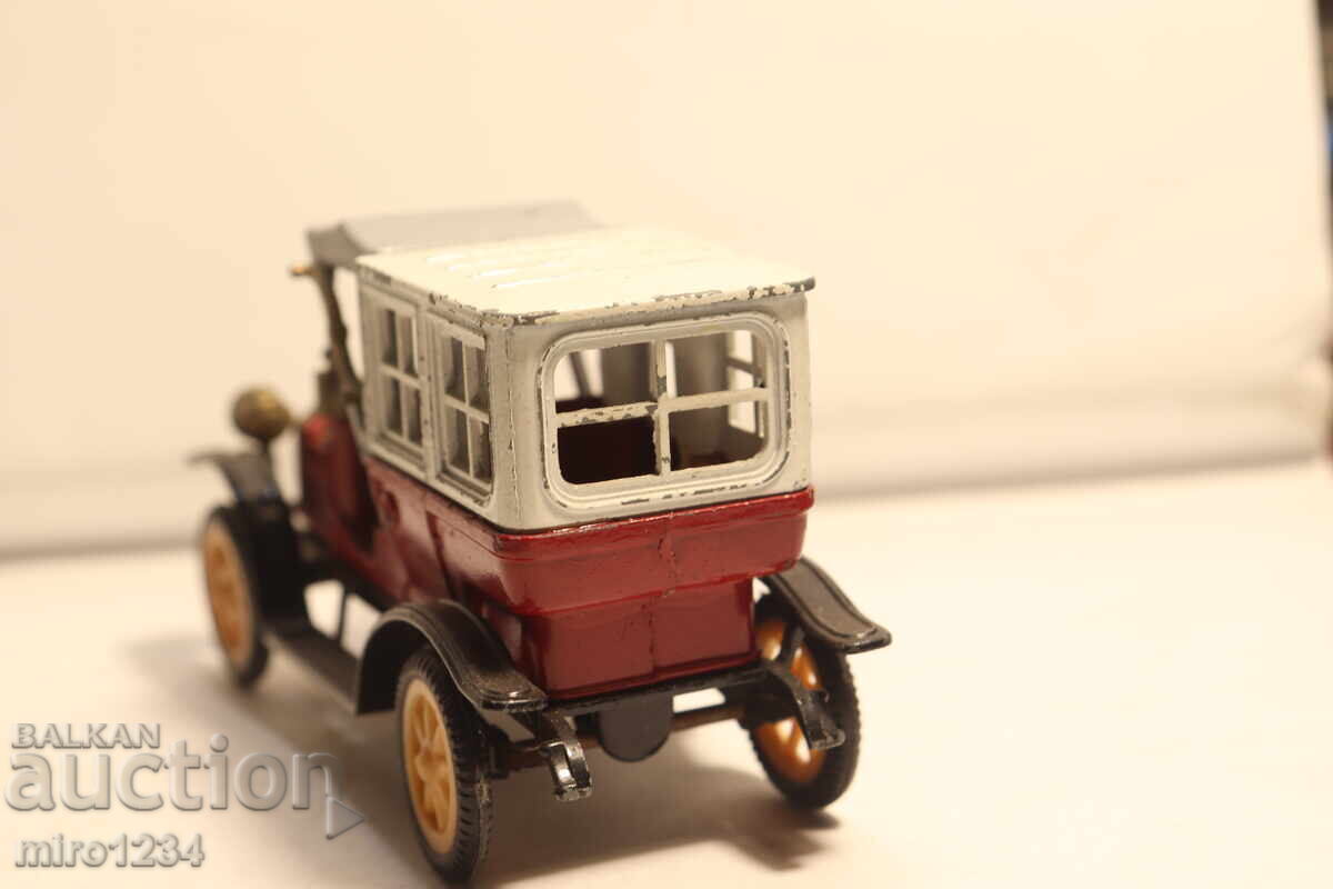 MODEL AUTO FORD 1/43 ZISS JUCĂRIE MODEL RETRO - 5 MODEL AUTO FORD 1/43 ZISS JUCĂRIE MODEL RETRO - 5