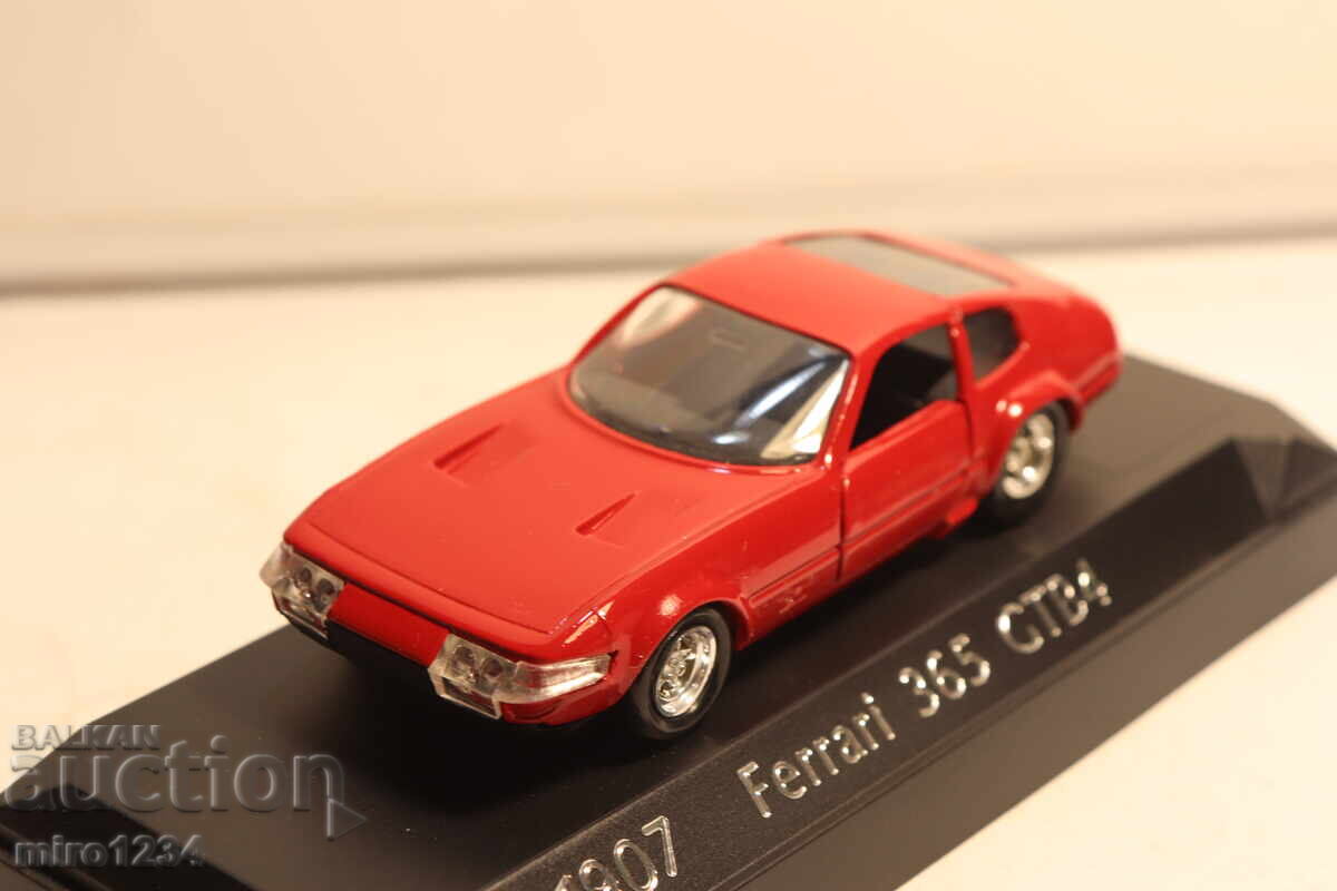 Licitație MODEL MAȘINUȚĂ JUCĂRIE FERRARI SOLIDO 1/43