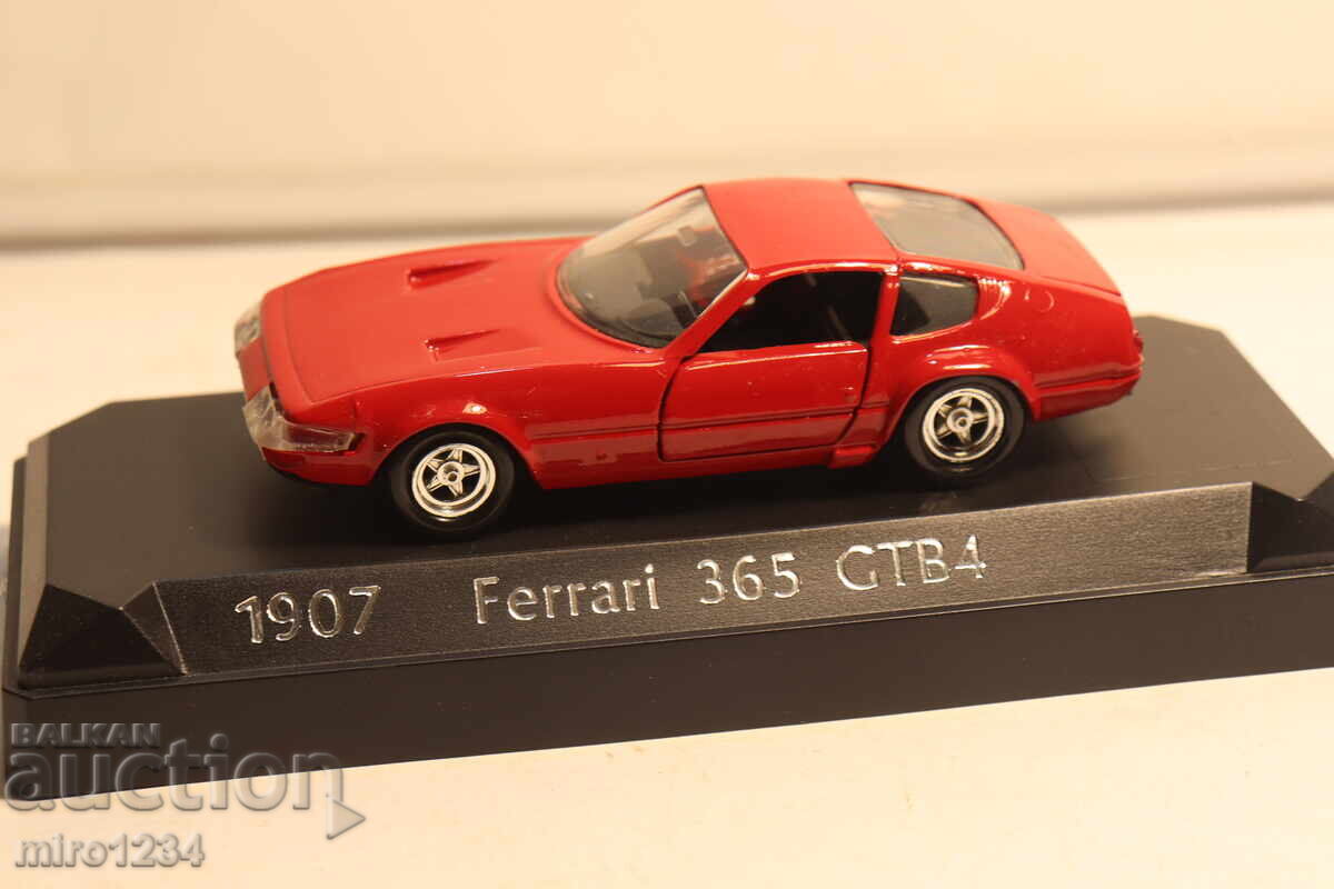 MODEL MAȘINUȚĂ JUCĂRIE FERRARI SOLIDO 1/43