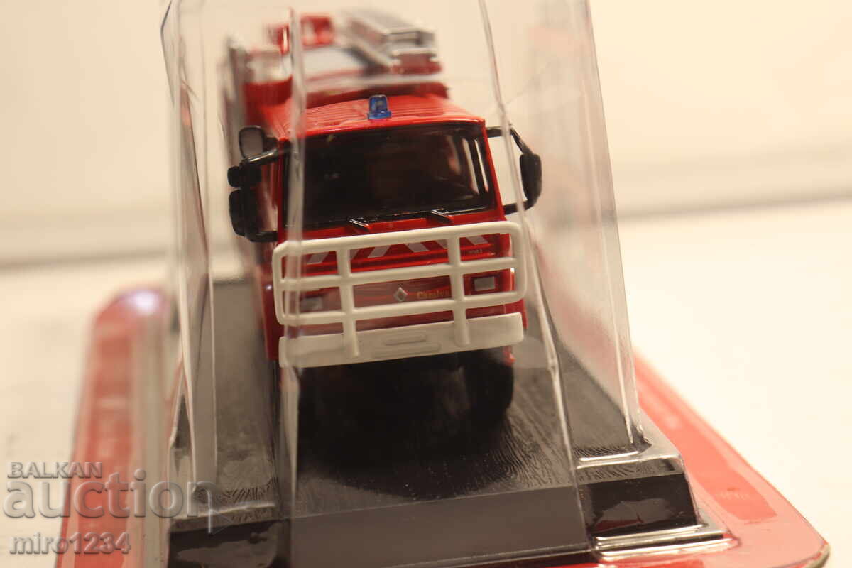 Licitație MODEL MAȘINĂ DE POMPIERI RENAULT 1/72