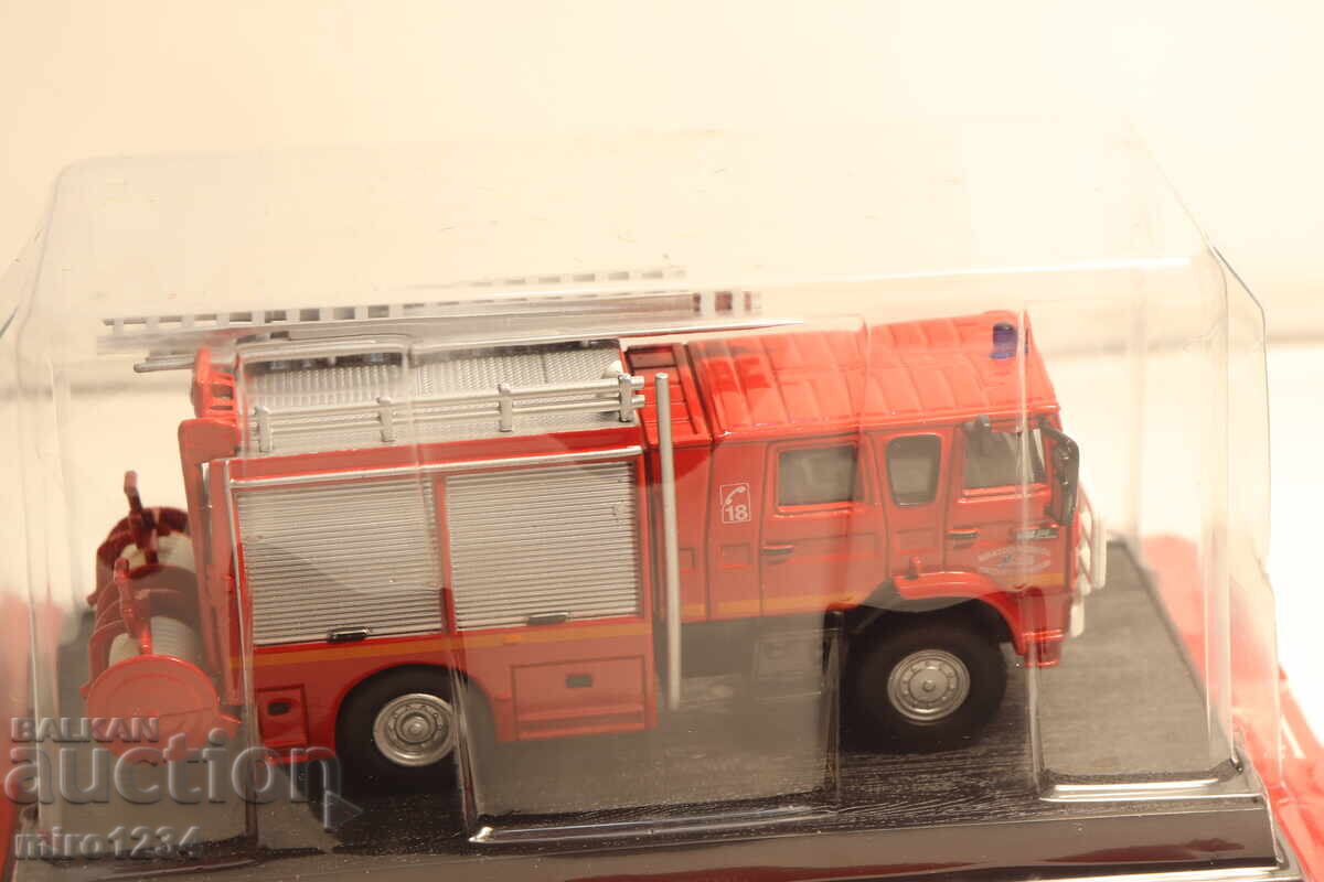 Livrarea MODEL MAȘINĂ DE POMPIERI RENAULT 1/72