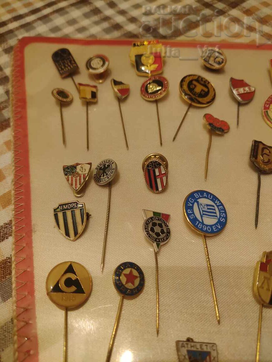 Livrarea Colecție de insigne de fotbal BZȚ de la 0.01 cenți