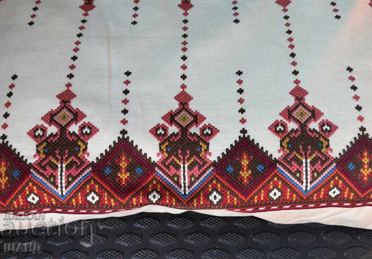 Pernă veche bulgărească cu broderie folclorică, motive cu preț € 50.35 | 98.48 BGN