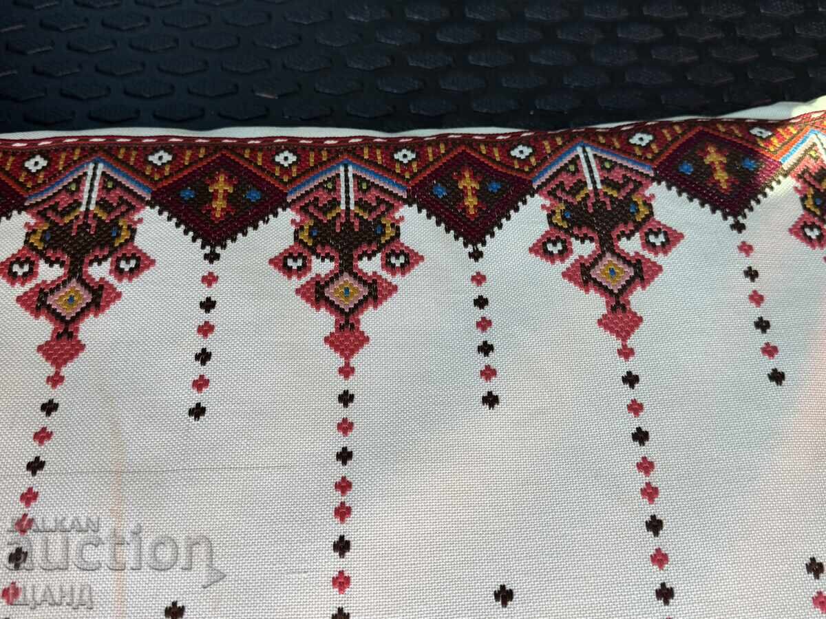 Licitație Pernă veche bulgărească cu broderie folclorică, motive