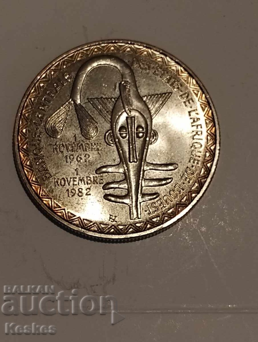 Statele Africii de Vest 1982 5000 franci cu preț € 70.00 | 136.91 BGN Statele Africii de Vest 1982 5000 franci cu preț € 70.00 | 136.91 BGN