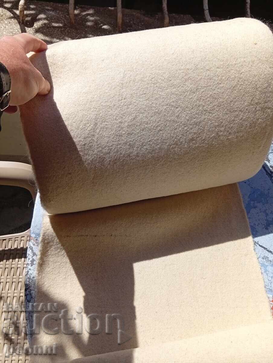 Licitație Țesătură albă din lână (șiac)