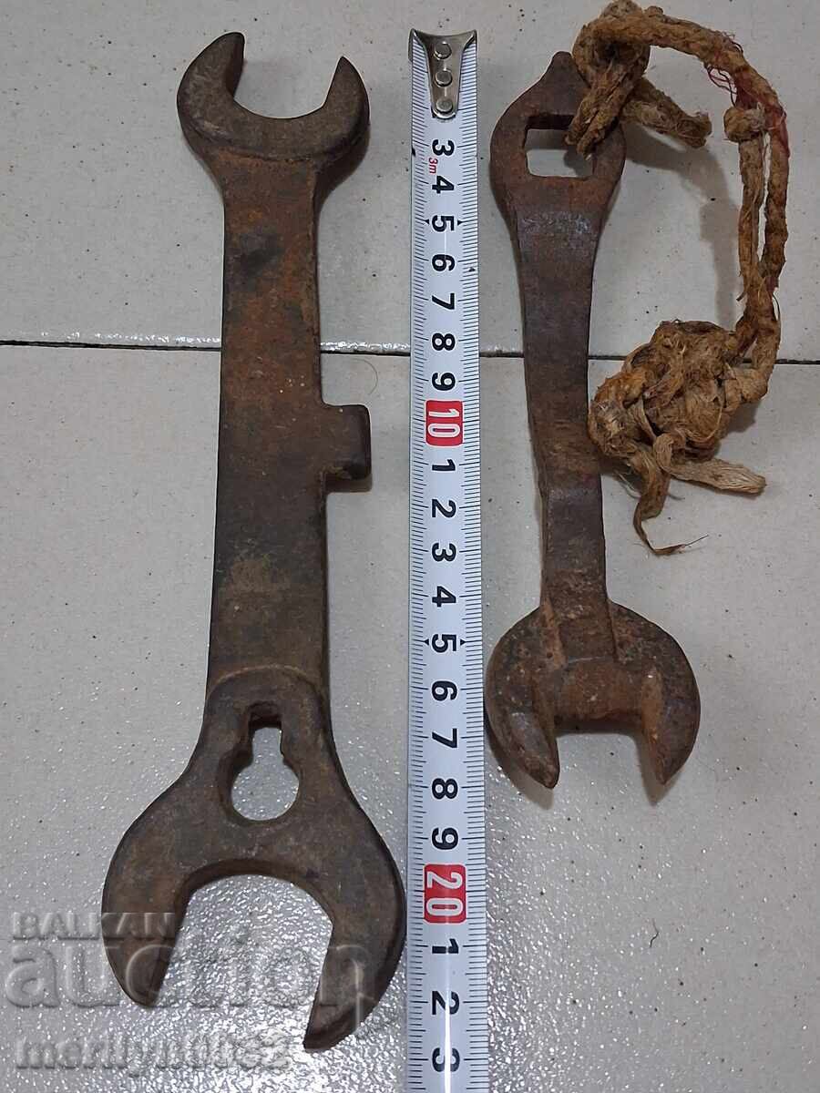 Cheie veche forjată de fierar pentru căruță - 5 Cheie veche forjată de fierar pentru căruță - 5