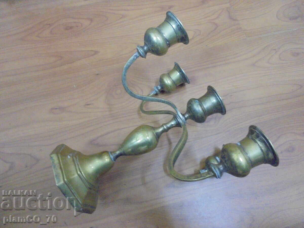 Licitație Nr. 8651 Sfeșnic vechi din bronz cu 5 brațe – candelabru clasic Licitație Nr. 8651 Sfeșnic vechi din bronz cu 5 brațe – candelabru clasic