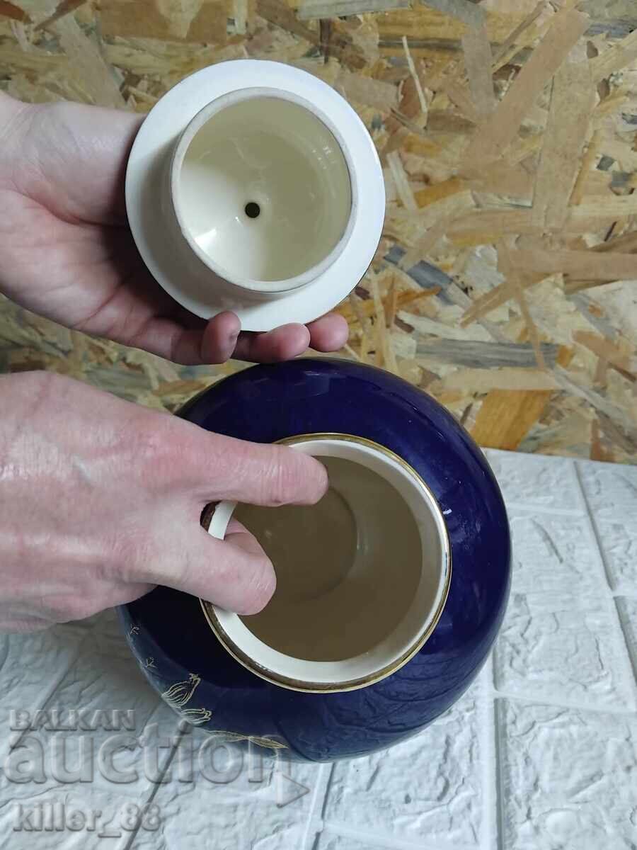 Livrarea Vază vintage din porțelan cu capac Livrarea Vază vintage din porțelan cu capac