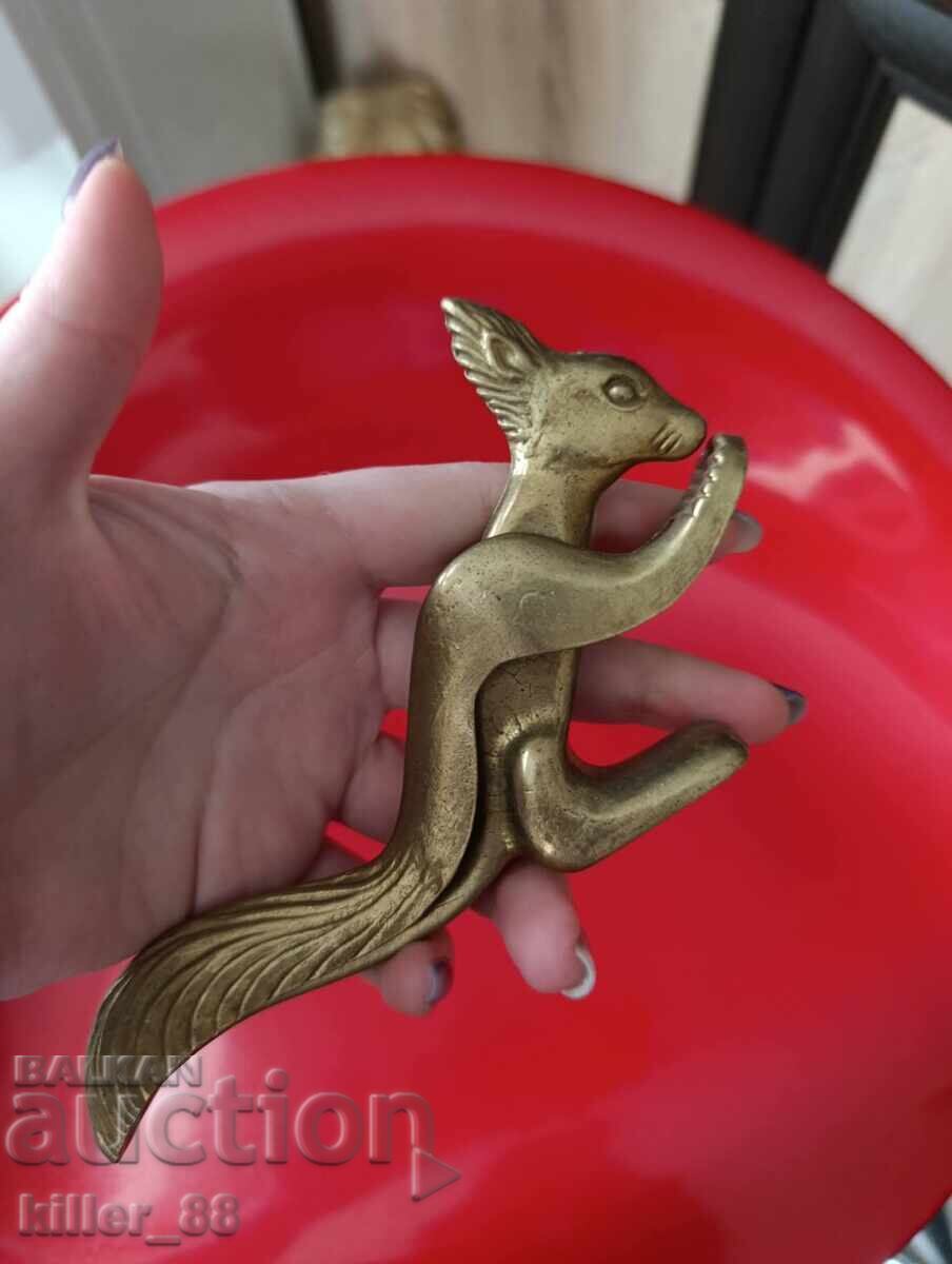 Livrarea Spărgător de nuci vintage din bronz