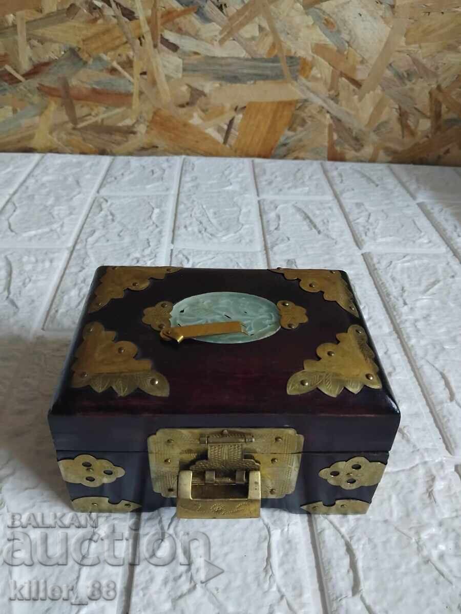 Antique jewelry box dating back to the 19th century - 7