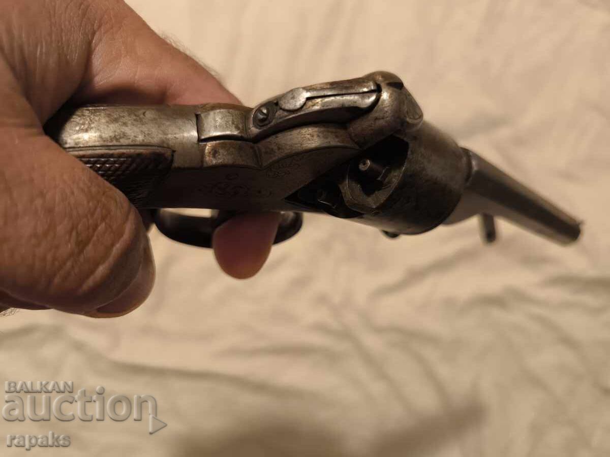 Livrarea Revolver cu capsă. Armă de colecție, pistol