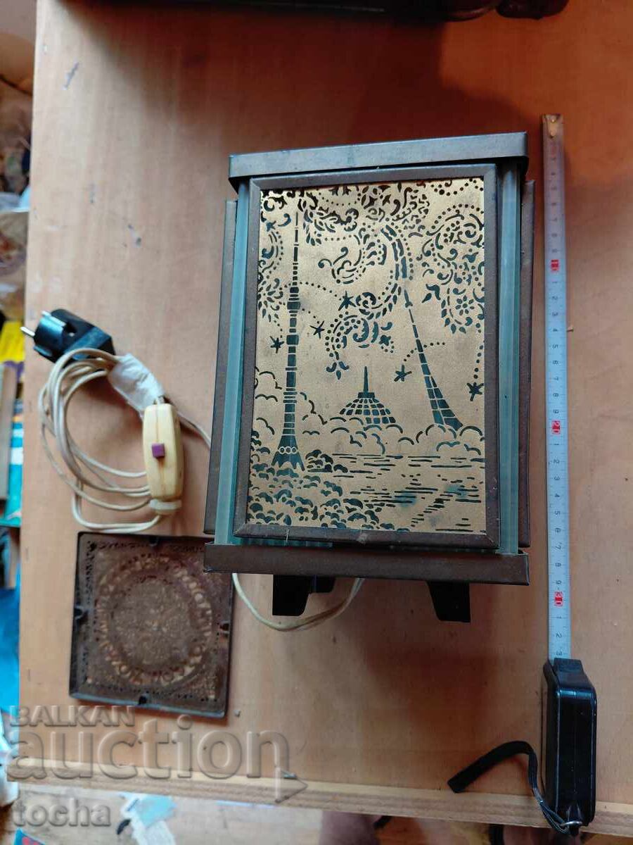 Licitație Lampă veche nr. 2, ornamente rafinate