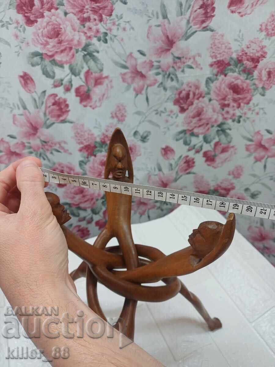 Аукцион Резбован дървен триножник