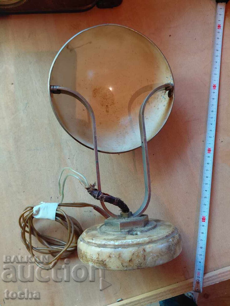 A 8-a lampă veche cu preț € 1.55 | 3.03 BGN