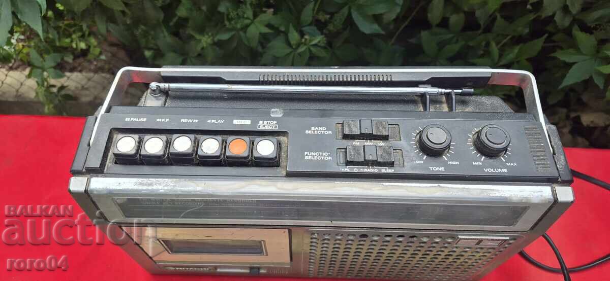 RADIO - CASETOFON - HITACHI cu preț € 24.99 | 48.88 BGN