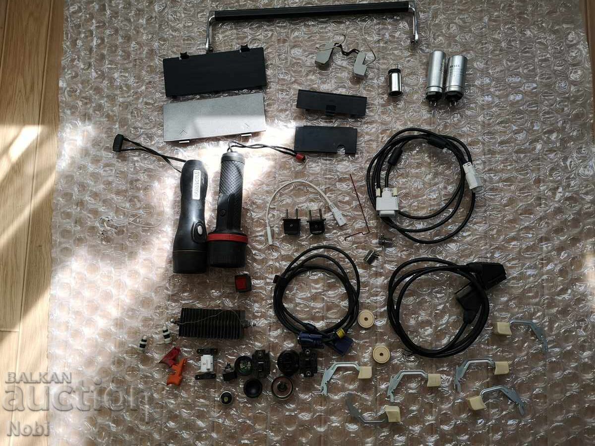 Lot piese electrice, proiectoare, cabluri și altele