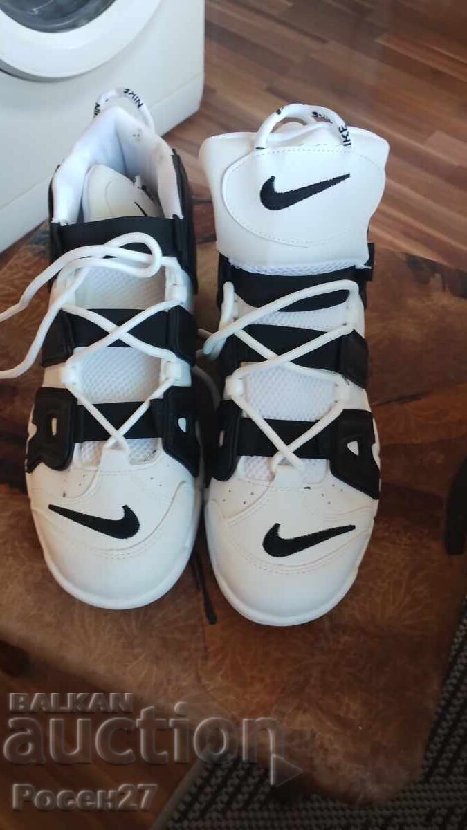 Licitație Adidași Nike mărimea 43 Licitație Adidași Nike mărimea 43