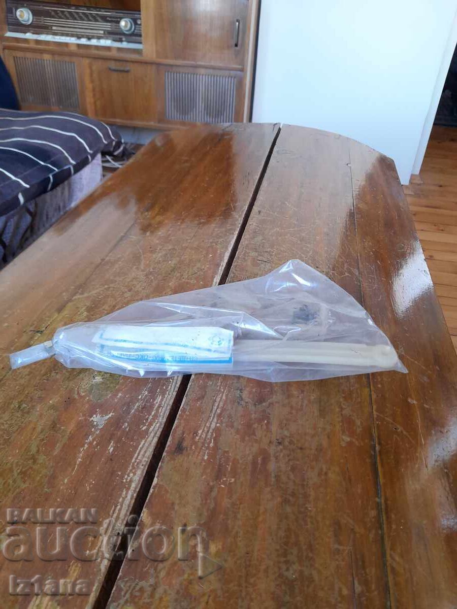 Sistem vechi cu pârghie pentru rezervor de toaletă