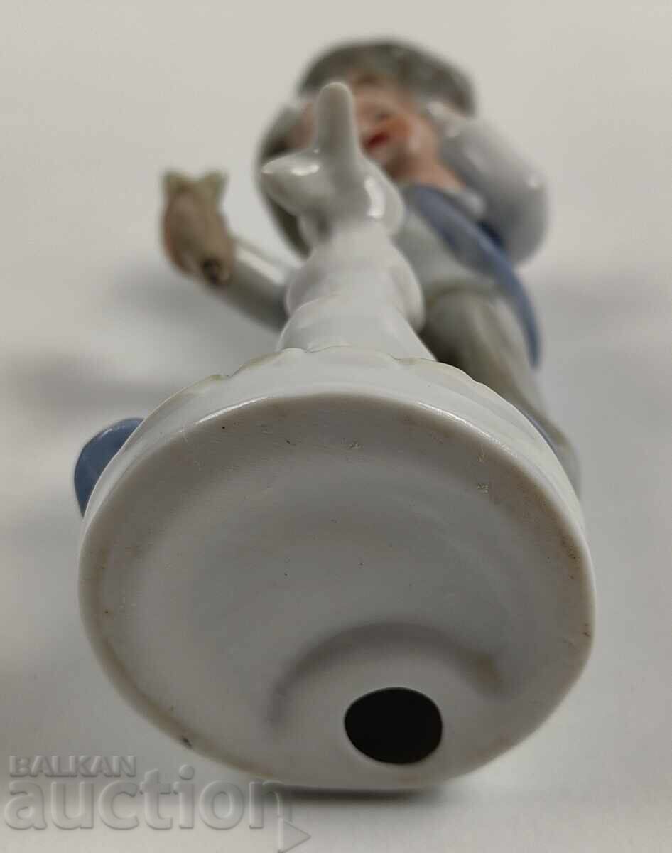 FIGURA PORCELAN STATUETA BAIAT IEPURUL MORCOV - 7