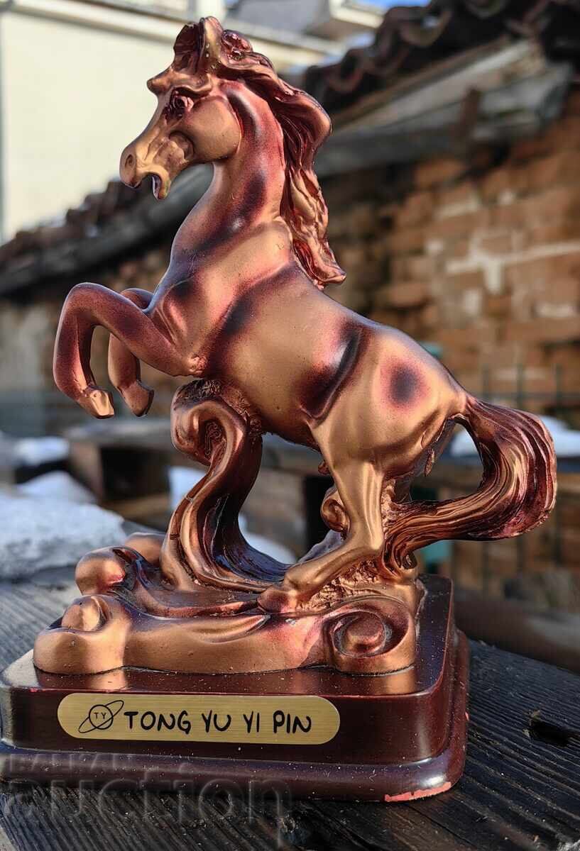 Licitație STATUETĂ FIGURĂ PLASTIC MATERIAL NECUNOSCUT Licitație STATUETĂ FIGURĂ PLASTIC MATERIAL NECUNOSCUT