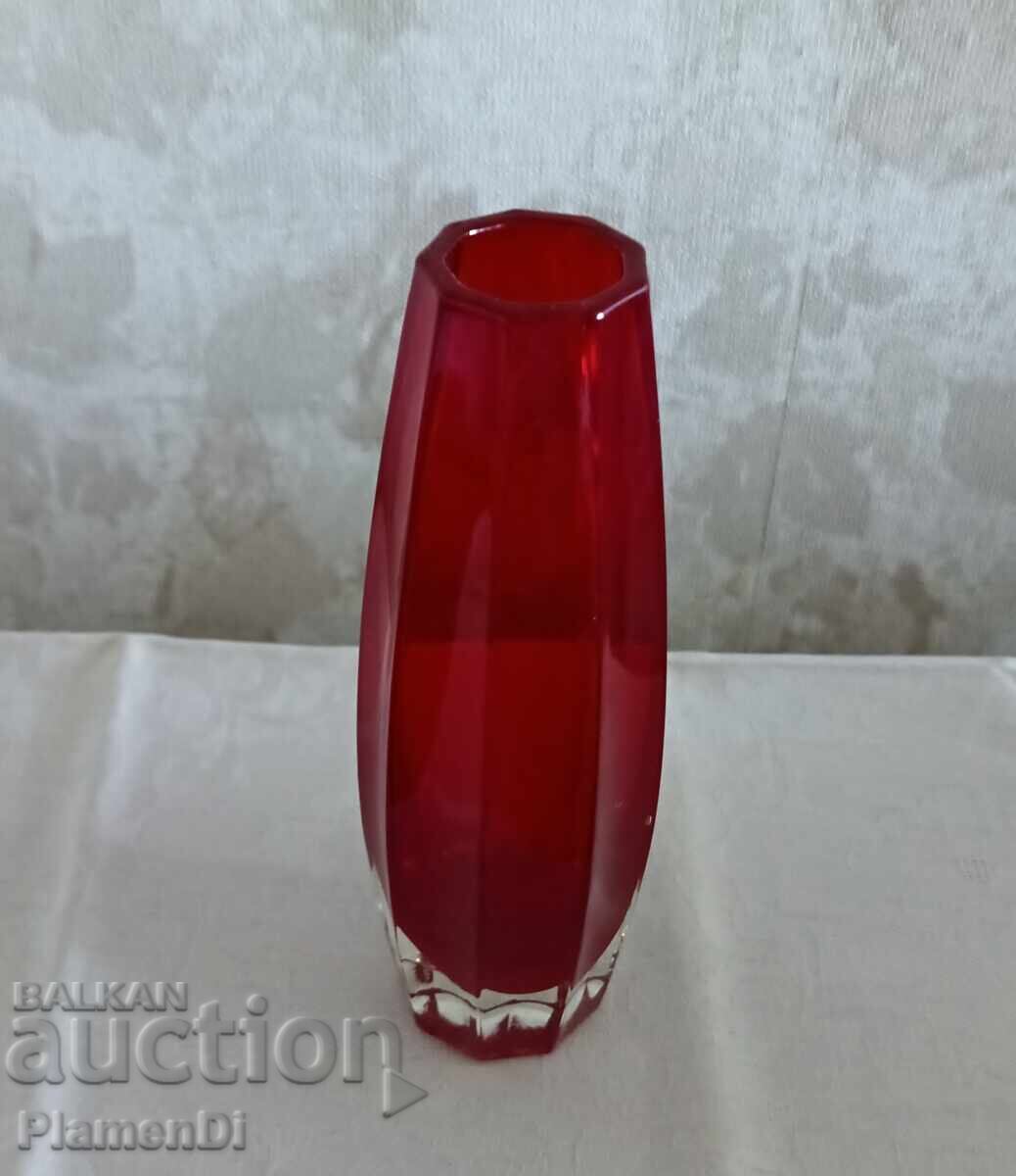 Vază din cristal de Boemia, tehnică Sommerso, 18 cm cu preț € 12.00 | 23.47 BGN