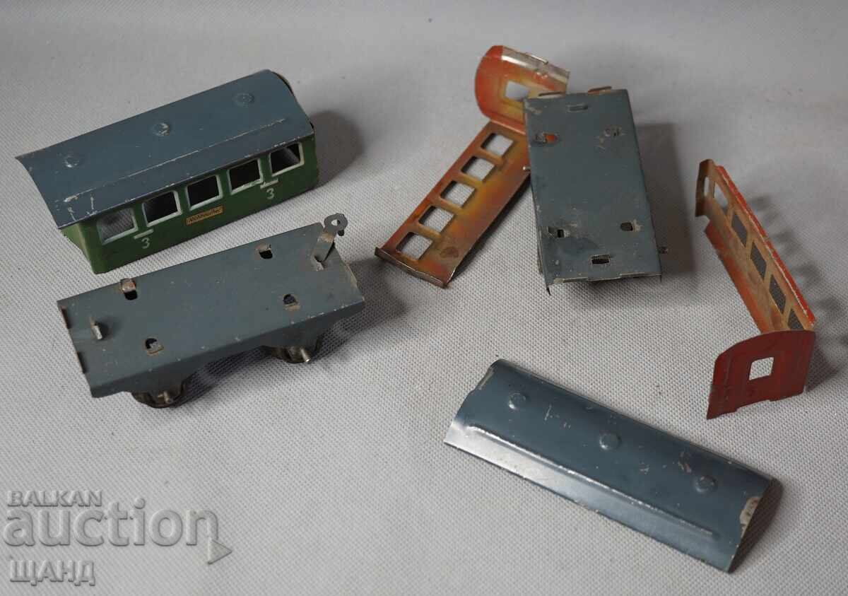 Livrarea Jucărie veche germană din metal, vagon de pasageri, lot 2 bucăți Livrarea Jucărie veche germană din metal, vagon de pasageri, lot 2 bucăți