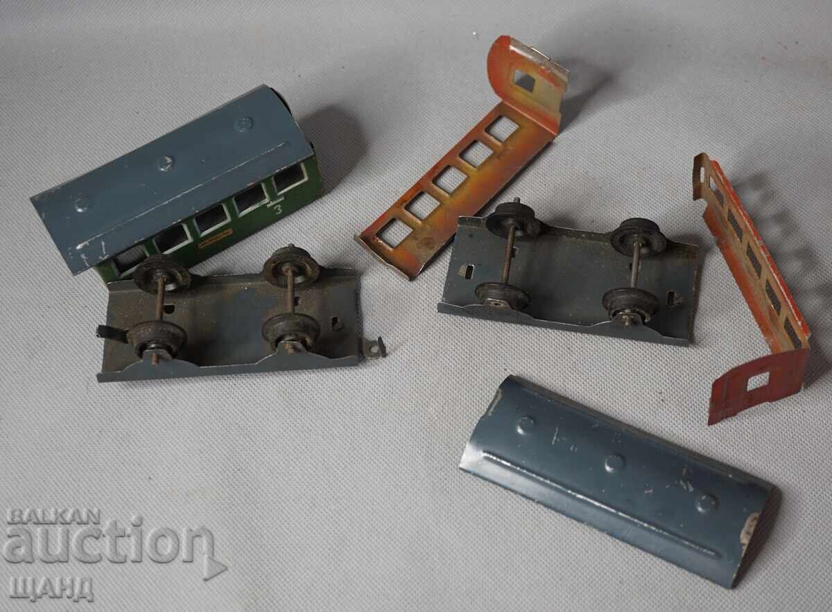 Jucărie veche germană din metal, vagon de pasageri, lot 2 bucăți - 5 Jucărie veche germană din metal, vagon de pasageri, lot 2 bucăți - 5