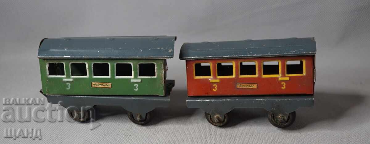Jucărie veche germană din metal, vagon de pasageri, lot 2 bucăți Jucărie veche germană din metal, vagon de pasageri, lot 2 bucăți