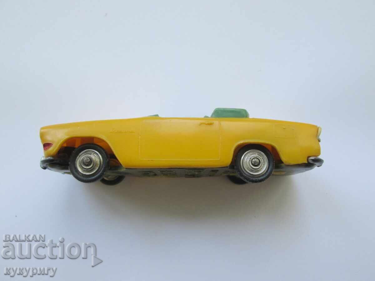 Veche mașinuță rusească URSS din plastic galben Simca Oceane cu preț € 25.00 | 48.90 BGN