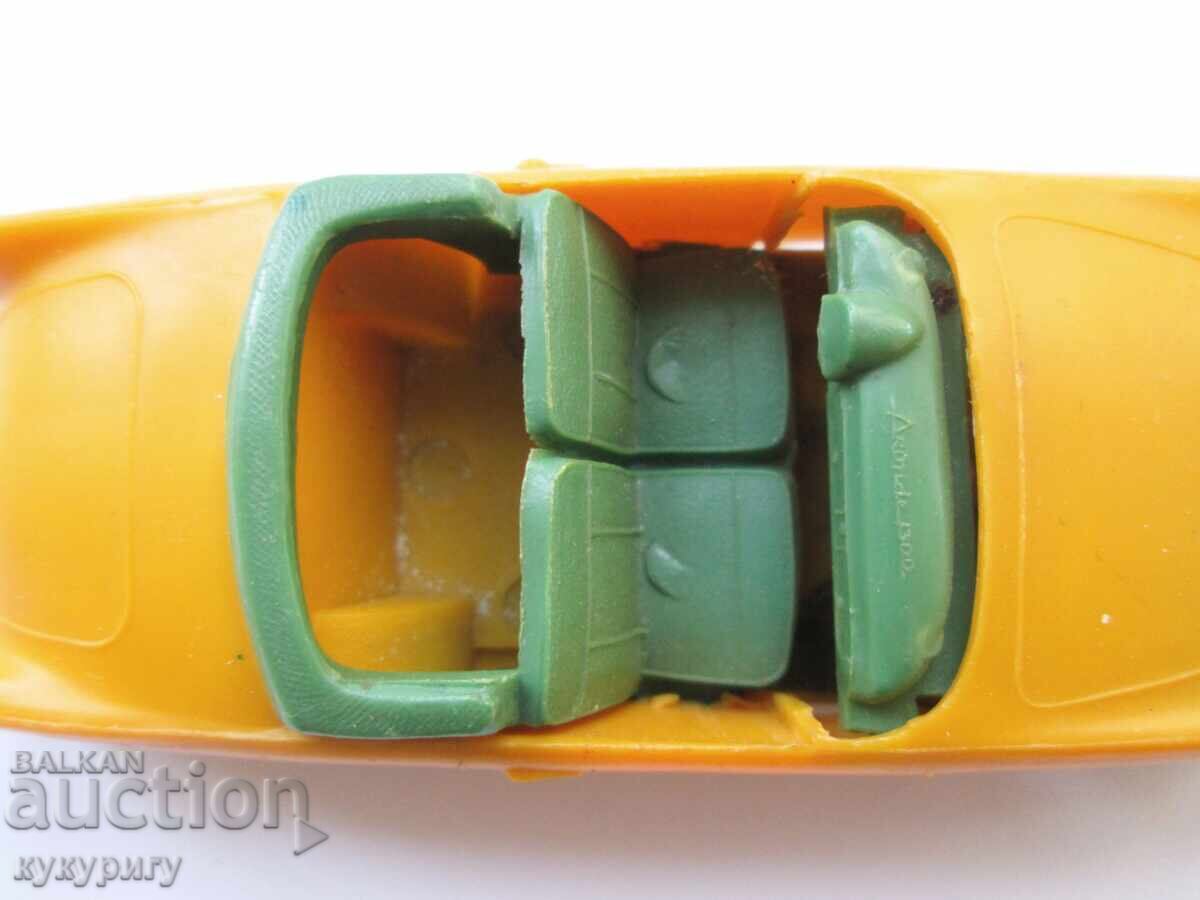 Livrarea Veche mașinuță rusească URSS din plastic galben Simca Oceane