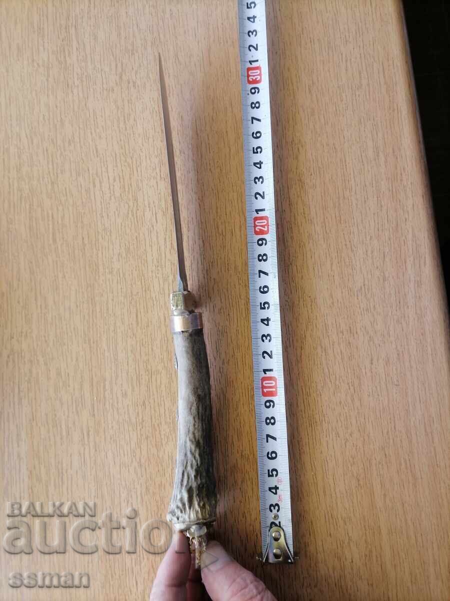 Delivery of Hunting knife with horn handle and decorations