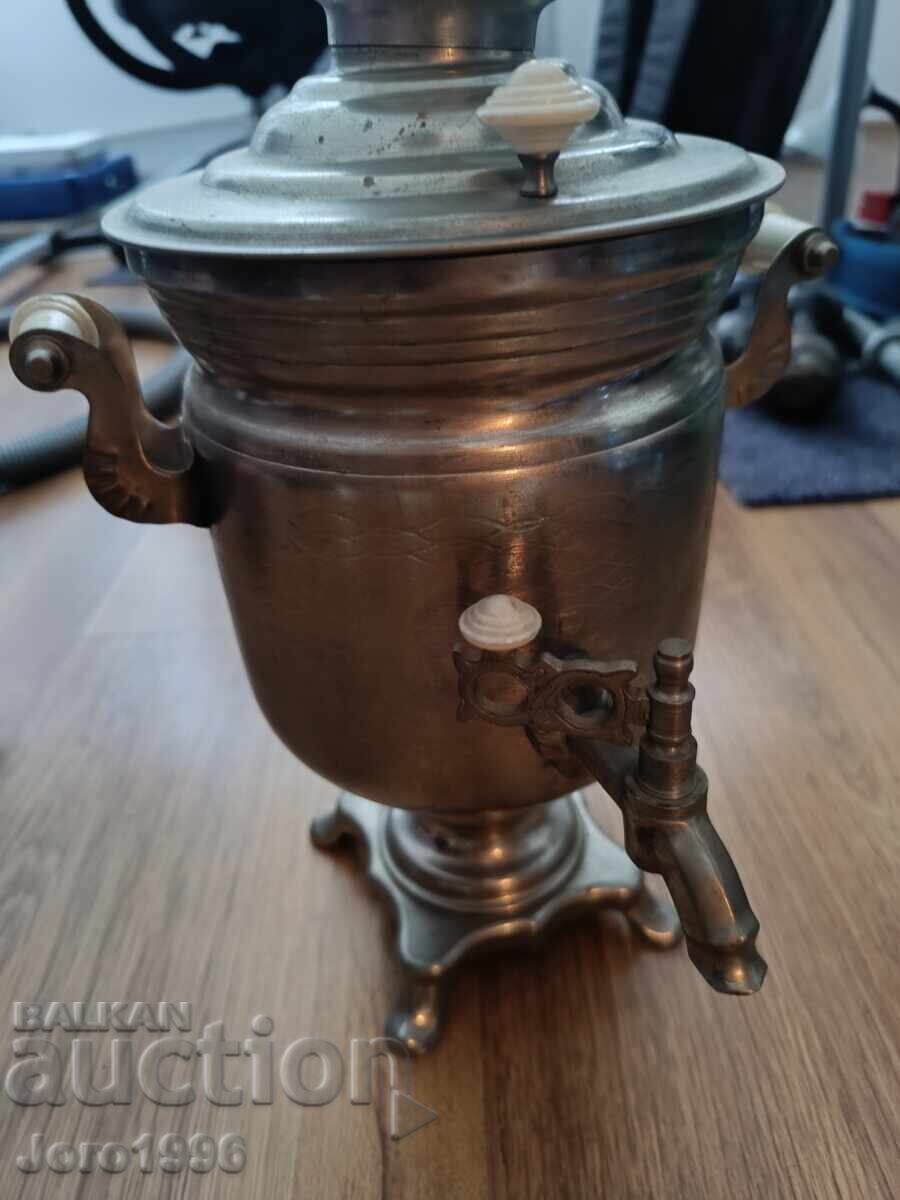 Samovar electric rusesc retro URSS cu preț € 15.00 | 29.34 BGN