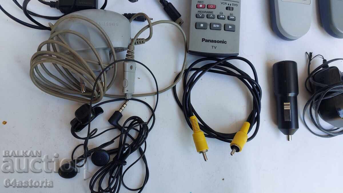 Încărcător, telecomandă, cameră, deșeuri electronice, Nokia cu preț € 0.01 | 0.02 BGN Încărcător, telecomandă, cameră, deșeuri electronice, Nokia cu preț € 0.01 | 0.02 BGN