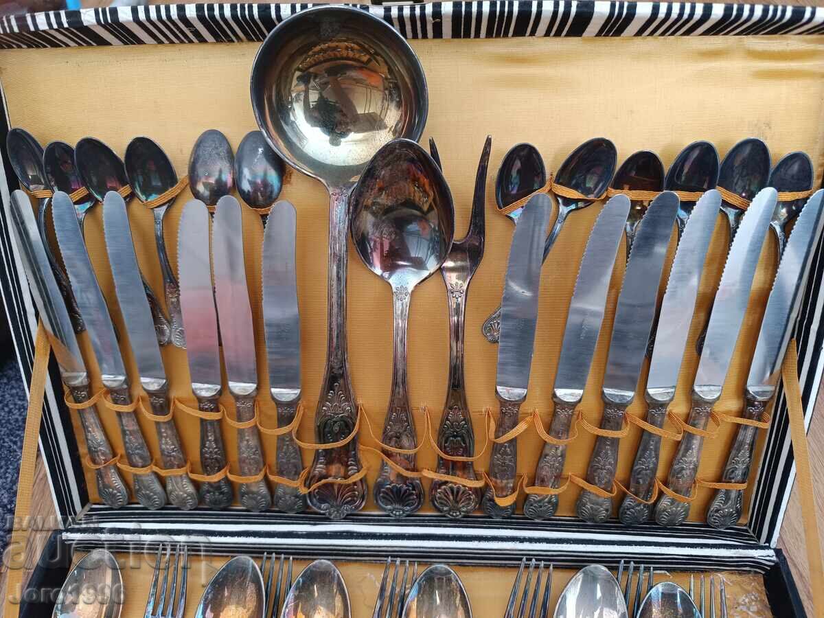 Delivery of Retro vintage cutlery set in original case