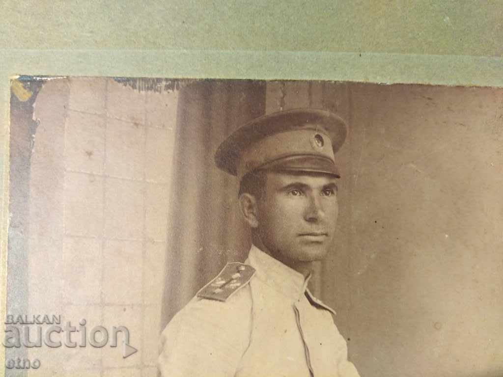 Livrarea FOTOGRAFIE REGALĂ PE CARTON - SABIE, PUȘCĂ, ORDIN, BAIONETĂ, UNIFORMĂ