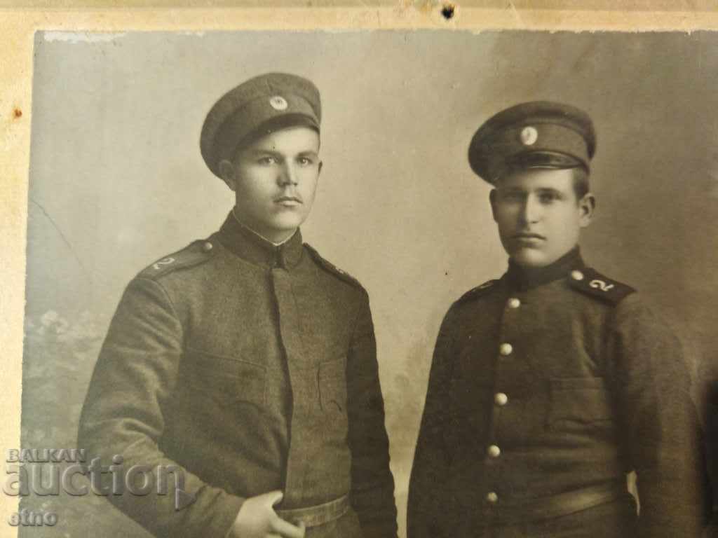 Licitație 1917 FOTOGRAFIE ȚARISTĂ PE CARTON - SABIE, PUȘCĂ, ORDIN, BAIONETĂ, UNIFORMĂ