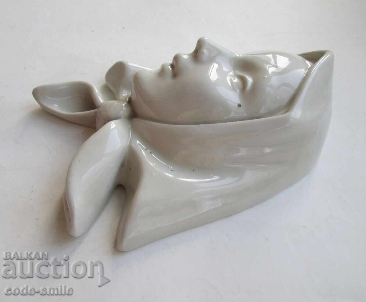 Delivery of Vintage Bulgarian porcelain female face wall figurine Delivery of Vintage Bulgarian porcelain female face wall figurine