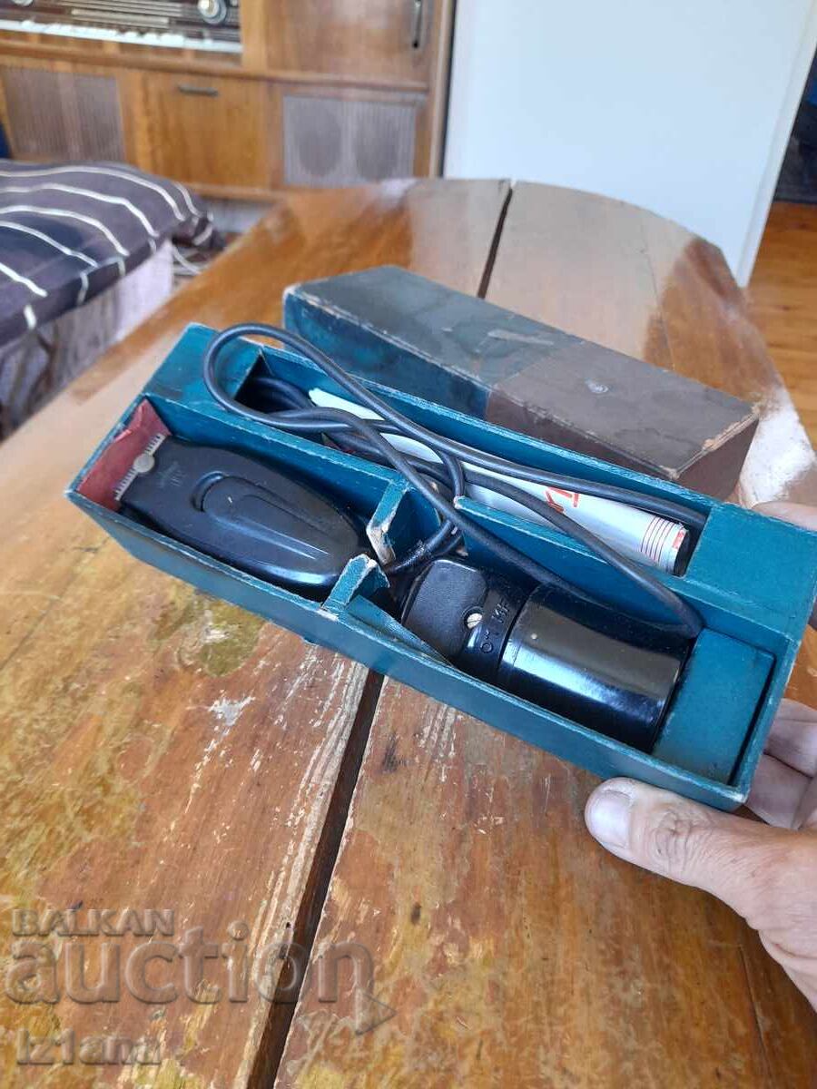 Mașină de tuns veche Vico cu preț € 95.00 | 185.80 BGN Mașină de tuns veche Vico cu preț € 95.00 | 185.80 BGN