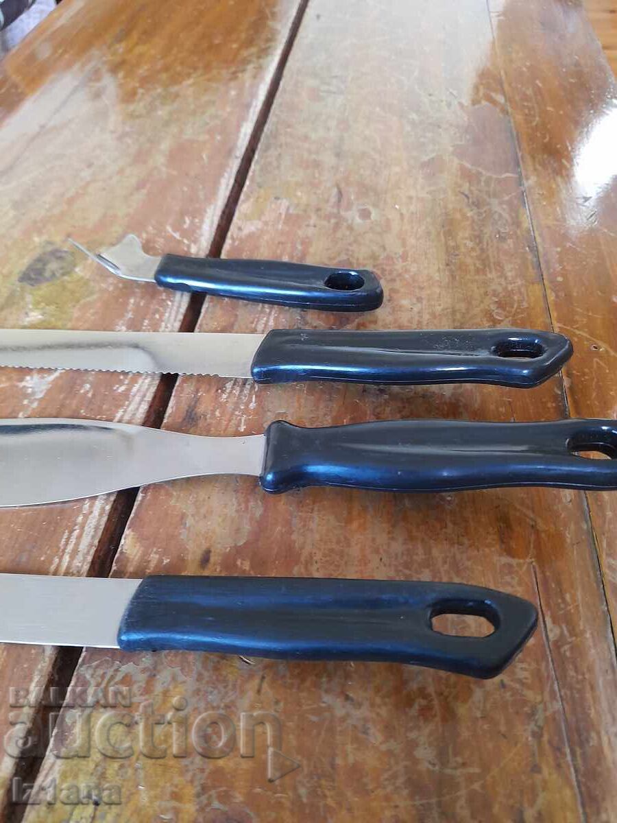 Vechile ustensile de bucătărie, tacâmuri, cuțite cu preț € 52.00 | 101.70 BGN Vechile ustensile de bucătărie, tacâmuri, cuțite cu preț € 52.00 | 101.70 BGN