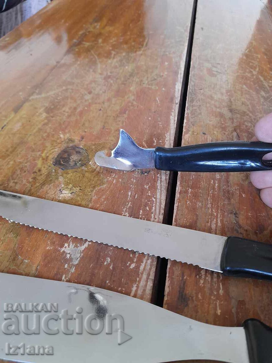 Livrarea Vechile ustensile de bucătărie, tacâmuri, cuțite Livrarea Vechile ustensile de bucătărie, tacâmuri, cuțite