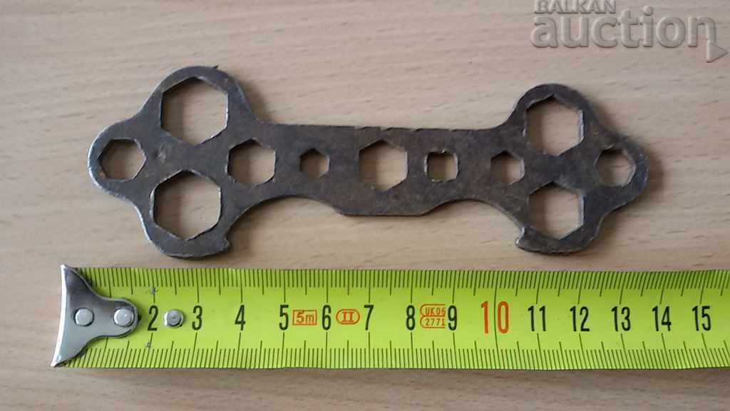 Livrarea cheie combinată dintr-o roată de bicicletă de epocă