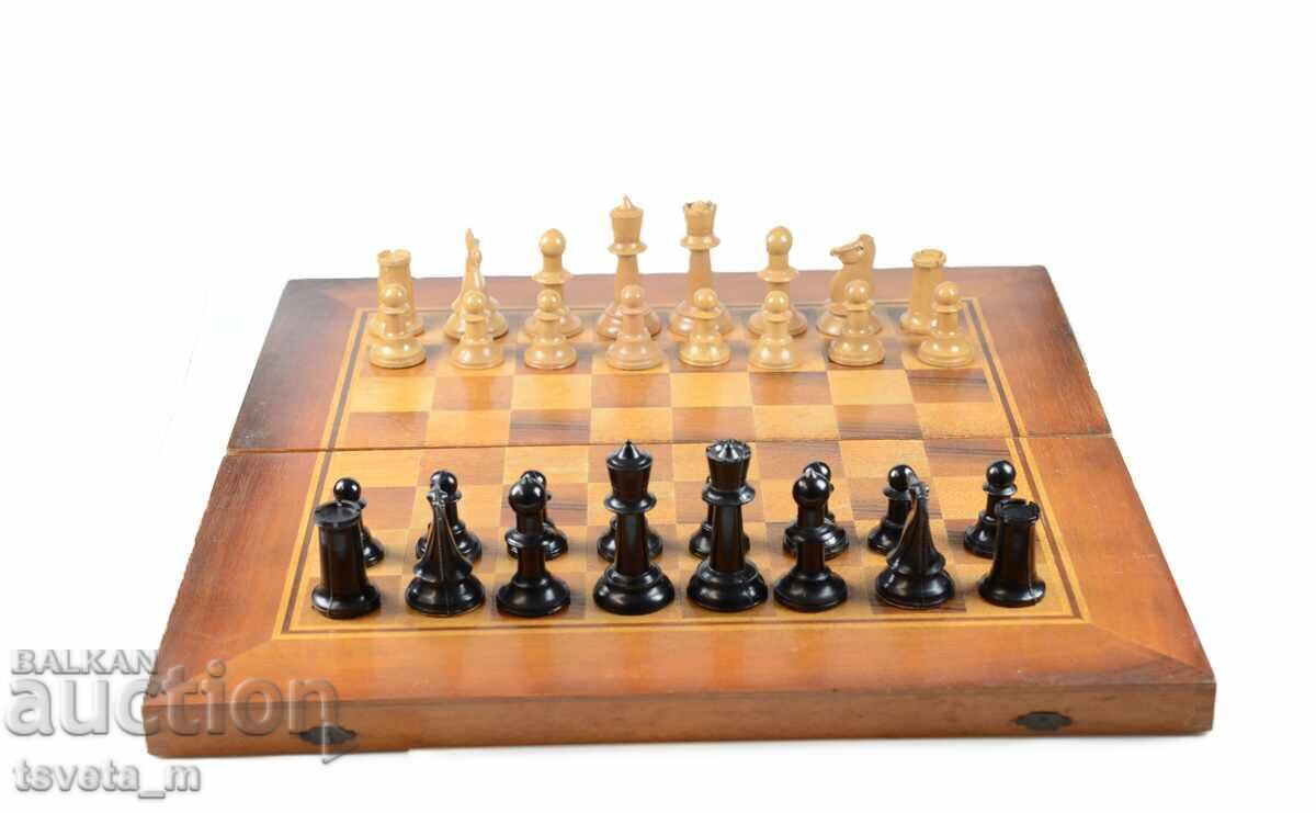 Licitație Șah și table, Lemn - 48 x 48 cm Licitație Șah și table, Lemn - 48 x 48 cm