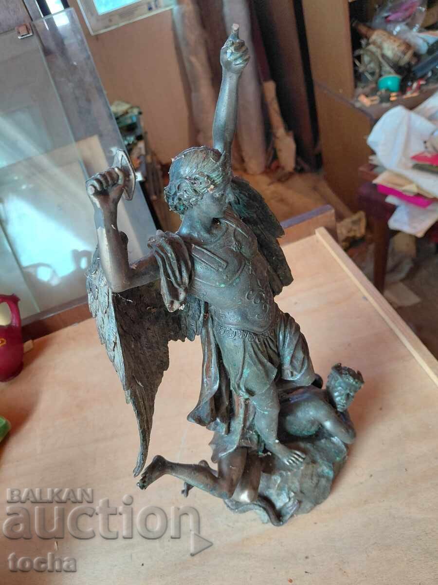 Figurină "victoria asupra răului" - 5