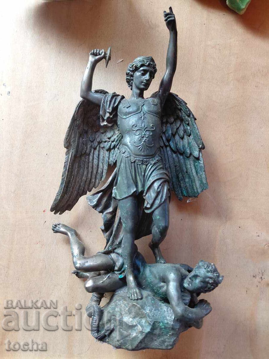 Figurină "victoria asupra răului" - 6